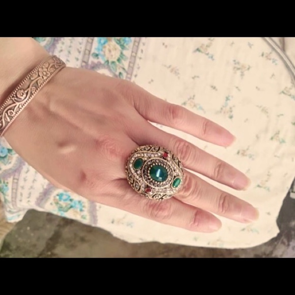 Gorgeous big ring. Size 10